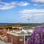 Roots 4* Faro