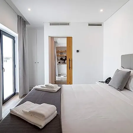 Roots Aparthotel