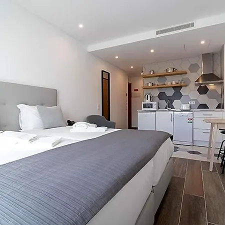 Aparthotel Roots Faro