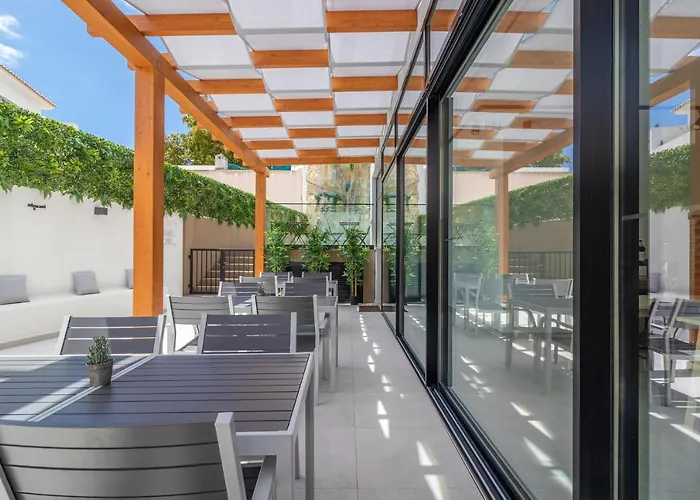 Roots 4* District de Faro