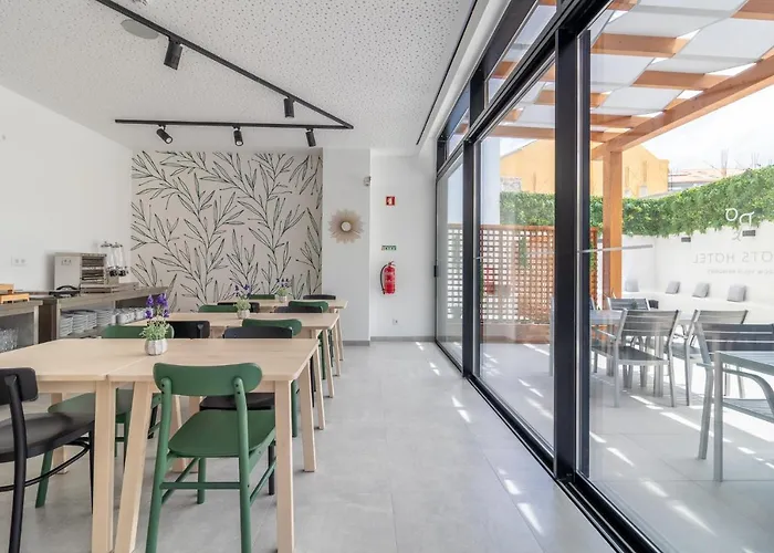 Roots 4* District de Faro