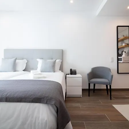 Aparthotel Roots Faro